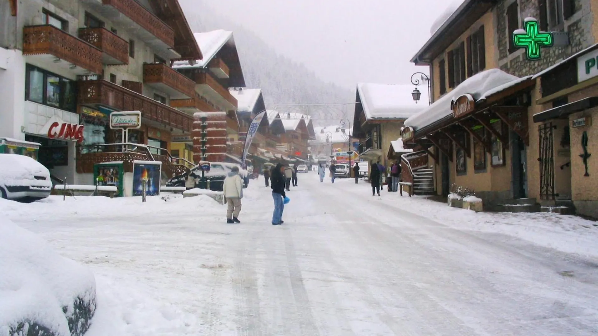Apartment Appartement Charmant Chatel 70 M² + Terrasse